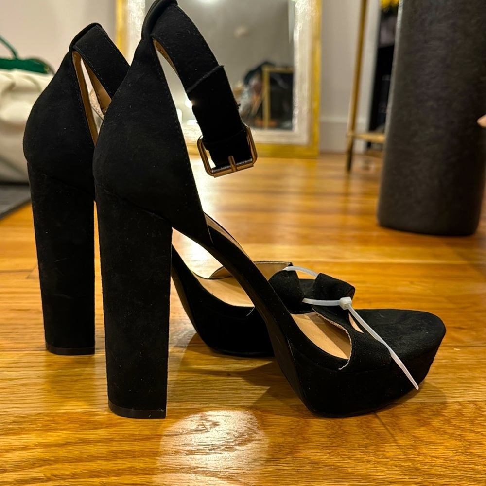 Gorgeous Black heel sandals